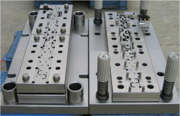 汽車門鎖片成型模